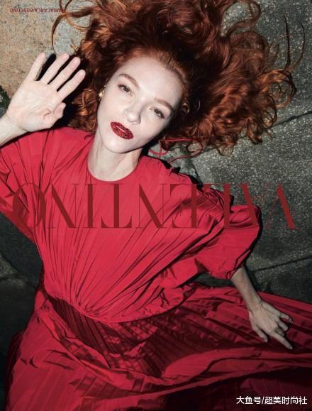 马蓉“摆拍”是真火了! MCB女王拍大片, 姿势和她一模一样?