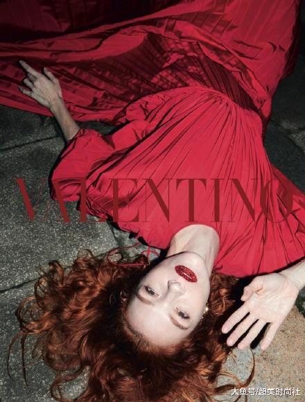 马蓉“摆拍”是真火了! MCB女王拍大片, 姿势和她一模一样?