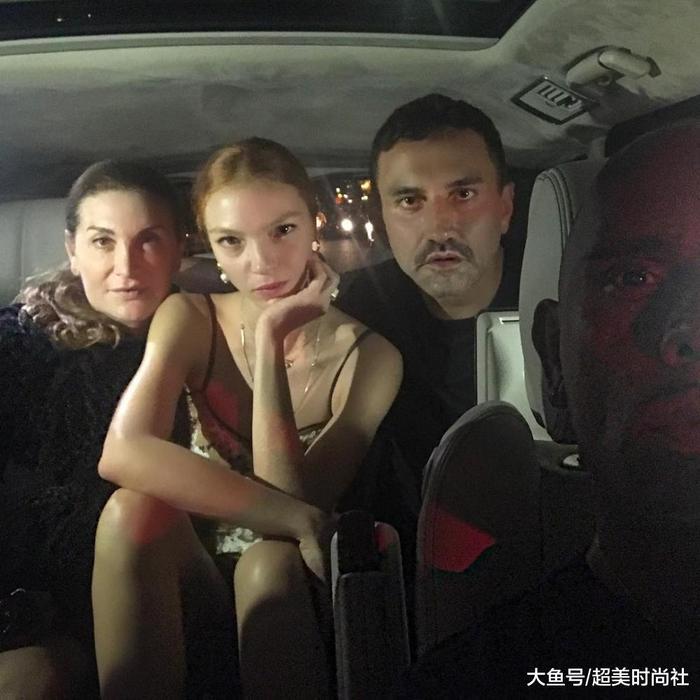 马蓉“摆拍”是真火了! MCB女王拍大片, 姿势和她一模一样?