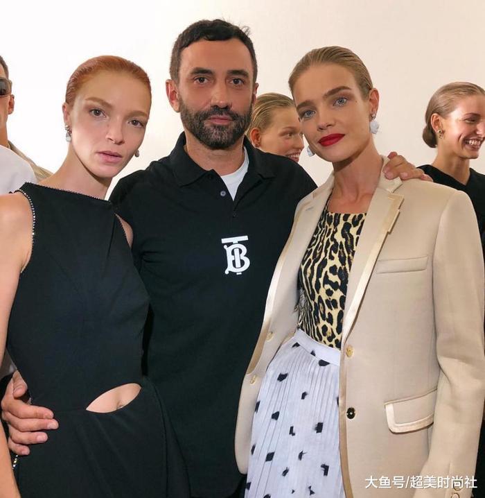 马蓉“摆拍”是真火了! MCB女王拍大片, 姿势和她一模一样?