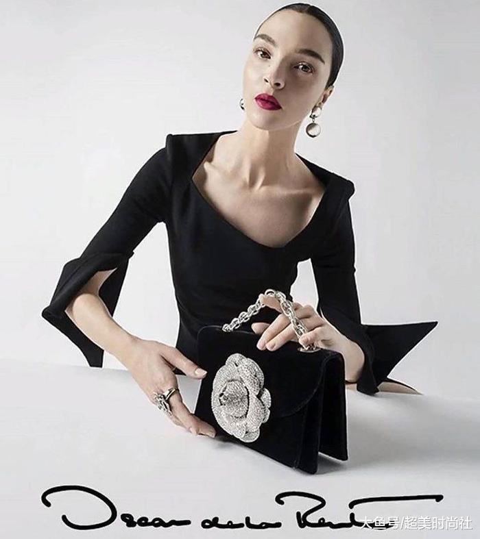 马蓉“摆拍”是真火了! MCB女王拍大片, 姿势和她一模一样?