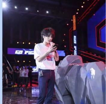 《极限挑战》公益演唱会，热巴华晨宇张艺兴和欧阳娜娜都来了