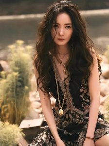 ​杨幂新电影官宣开机，上演喜剧悬疑大片，班底阵容引热议