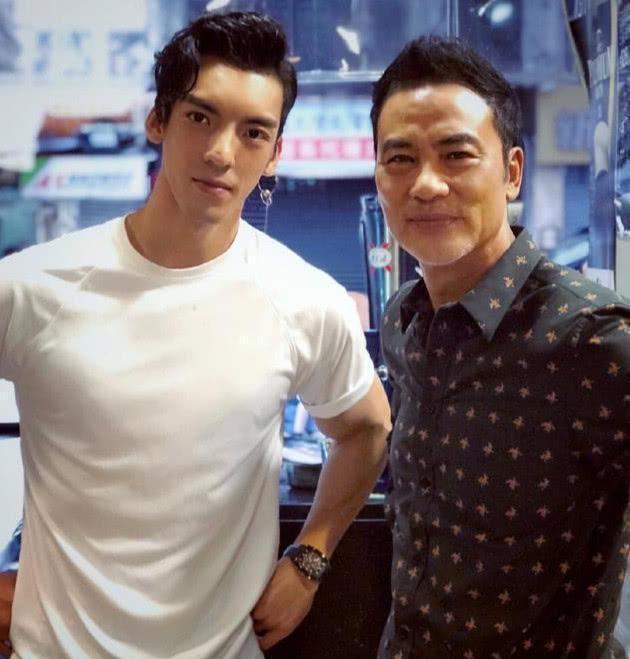 《破冰行动》里造型最酷的他，和李飞的母亲颇有渊源