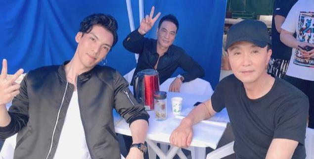 《破冰行动》里造型最酷的他，和李飞的母亲颇有渊源