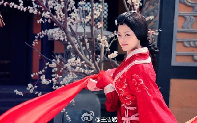《和平饭店》女主角换上古装,她们的另一面同样惊艳你!