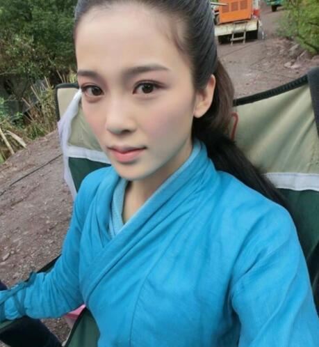 《极光之恋》女二号的变脸史,比她在红毯上晕倒更精彩