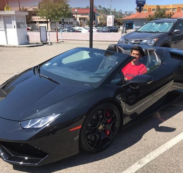 《变形计》爸爸是CFO，妈妈是人力资源总监，自己却跟网红交往