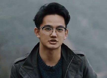 《变形计》爸爸是CFO，妈妈是人力资源总监，自己却跟网红交往