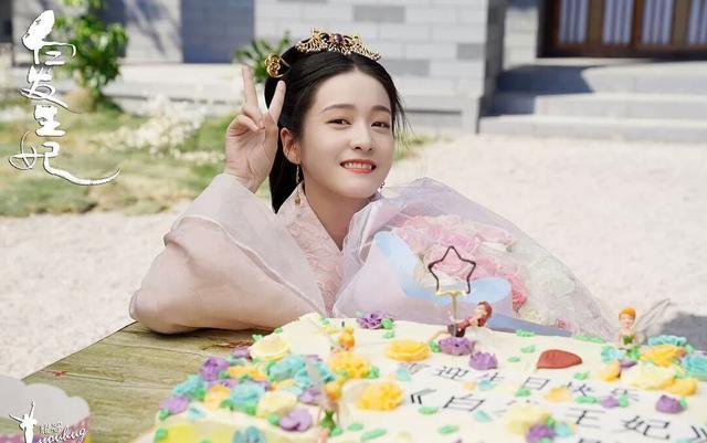 《白发王妃》四大美女,张雪迎清新可人,罗云熙“母亲”美翻全场