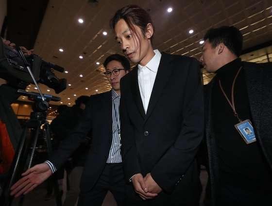 《两天一夜》也中断制作了！郑俊英，你对得起大哥金柱赫吗？