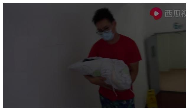 《川乡小妹儿》与《型男行走乡村》主人翁二娃与小妞姐弟都很重情