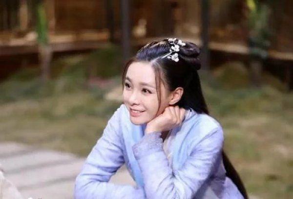 《新龙门客栈》将来袭，戚薇红衣造型太惊艳，看到阵容追定了