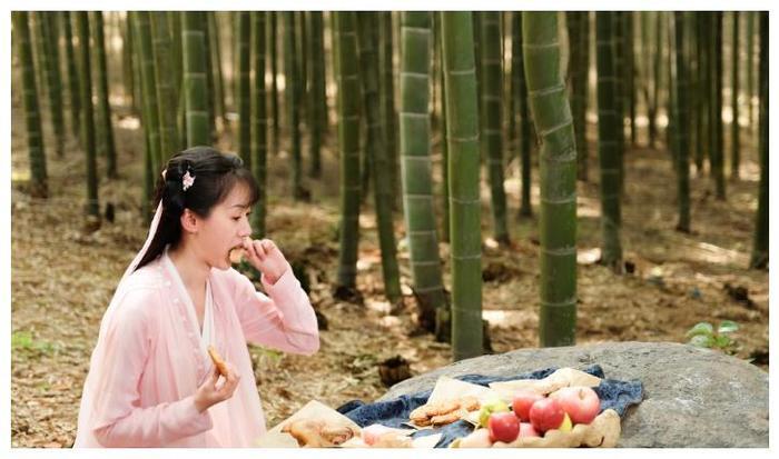 《琉璃美人煞》新剧照,袁冰妍古装机灵俏皮,与男主同框超甜