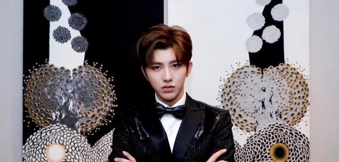 《偶像练习生》蔡徐坤疑似恋情，因戏生情，引起网友不满