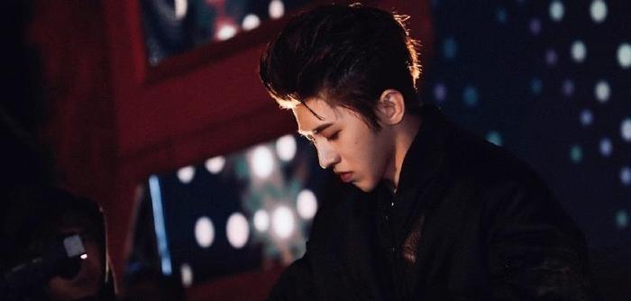 《偶像练习生》蔡徐坤疑似恋情，因戏生情，引起网友不满