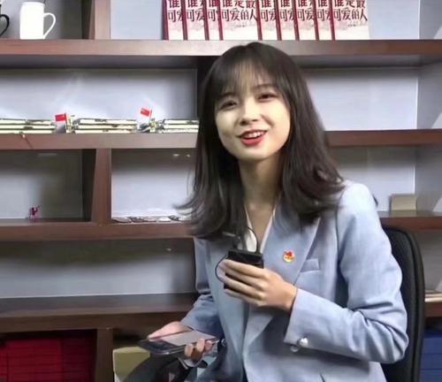 王冰冰为什么突然火了 央视王冰冰个人资料年龄结婚了吗老公是谁