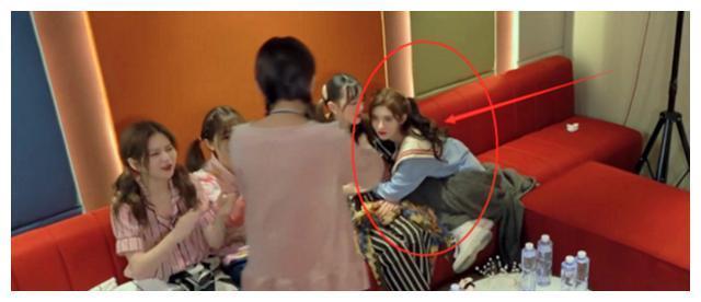 鞠婧祎节目保留在内部,我再也看不懂杨迪