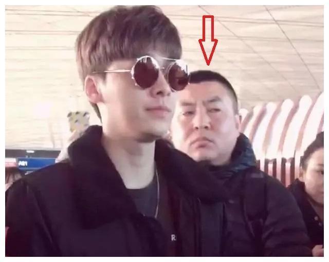 李易峰经纪人搞笑现场,这请的不是经纪人,分明是保镖!