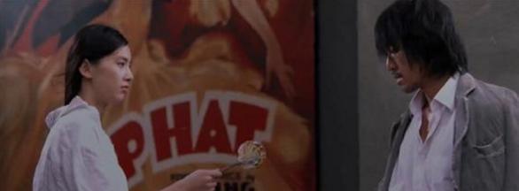 看了朱茵这张侧颜照，忽然明白《功夫》里的黄圣依为何是个哑巴了