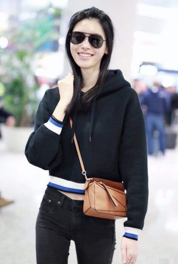 奚梦瑶要当妈了?何猷君自曝女友已怀孕多月,还看嘱其吃饭超体贴