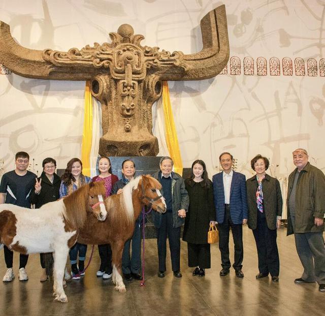 97岁杨振宁与43岁翁帆近照,相伴15年,小编我又相信爱情了