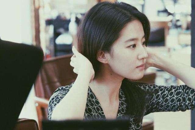 41岁的宋承宪公开与刘亦菲分手实情，受访时隔空喊话“想结婚”