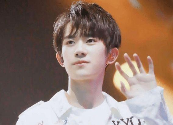 TFBOYS成员发展现状,易烊千玺快速逆袭,王源被范冰冰拖累