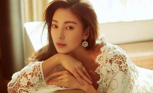 娱乐圈中五大宅男女神:赵奕欢垫底,柳岩仅第三,周韦彤第一!