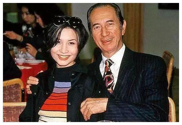 何超盈何猷君相继有喜讯,但何鸿燊最宠爱的女儿结婚16年坚持丁克