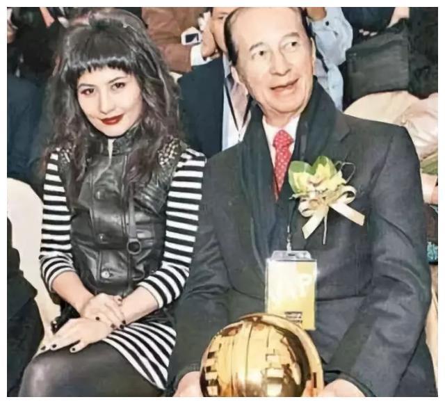 何超盈何猷君相继有喜讯,但何鸿燊最宠爱的女儿结婚16年坚持丁克