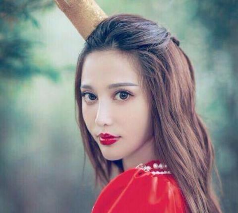 娱乐博主爆料胡一天在走红前劈腿前女友,真的前女友确出来打脸!