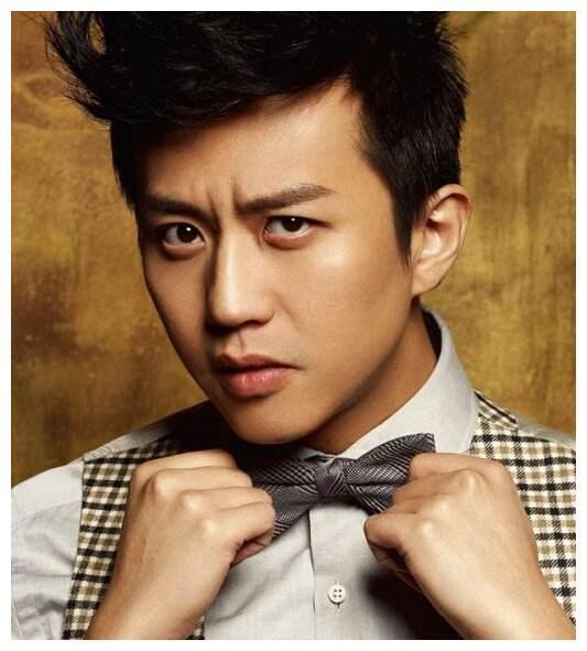 邓超晒与彭于晏合照,却调侃对方显老,但对方回应神了