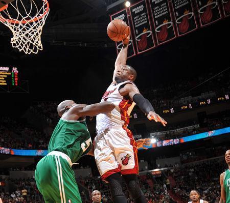 科比臂展2.11米,那同位置的乔丹、哈登、韦德各是多少呢?