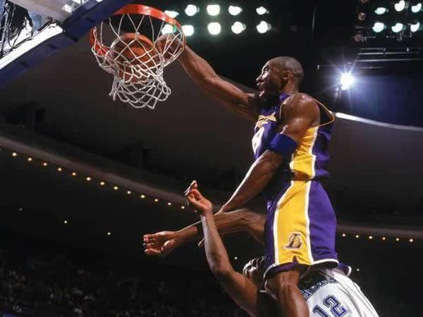 科比臂展2.11米,那同位置的乔丹、哈登、韦德各是多少呢?