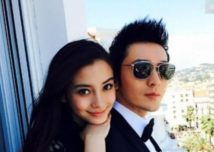 baby晒与男子海边漫步照，仔细一看才发现旁边不是黄晓明