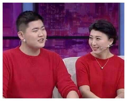 47岁闫学晶近照曝光:和老公合照像“父女”,儿子颜值一言难尽