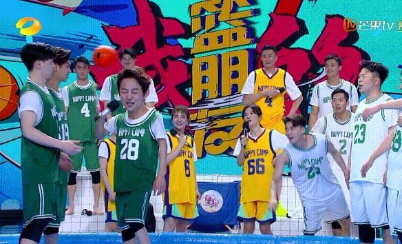 李易峰节目中竟用球砸何老师，何炅没回应，粉丝却炸了