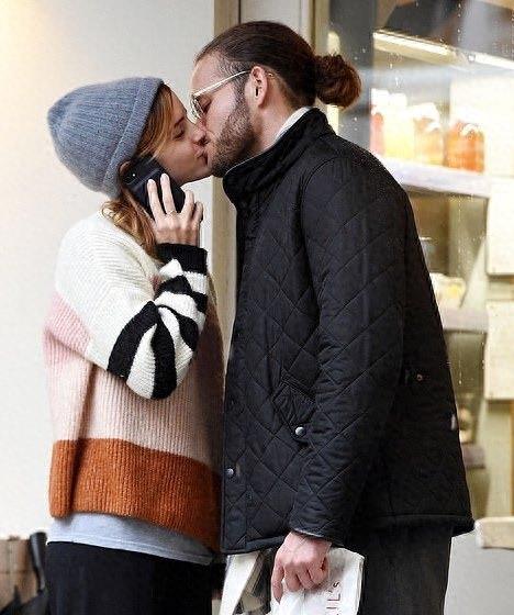 新恋情曝光!艾玛·沃特森与神秘男子街头亲吻