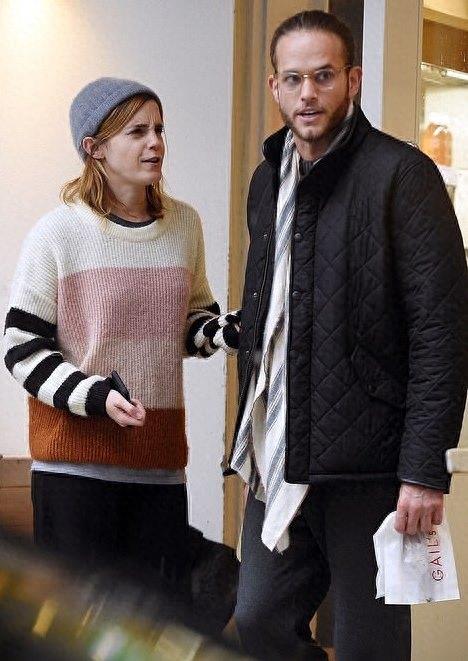 新恋情曝光!艾玛·沃特森与神秘男子街头亲吻