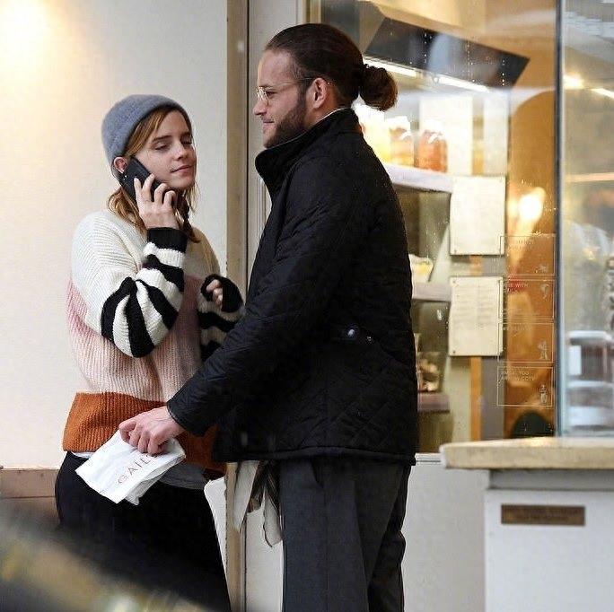 新恋情曝光!艾玛·沃特森与神秘男子街头亲吻