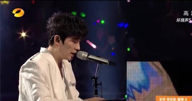 娱乐资讯:跨年夜朱一龙肉眼可见紧张,与白宇隔空同台