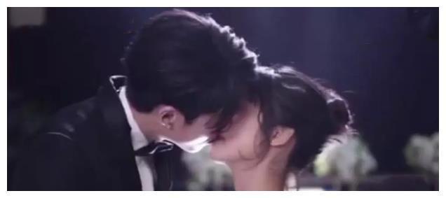 王鹤棣沈月吻戏花式NG,粉丝直呼太羡慕,月月做出回应