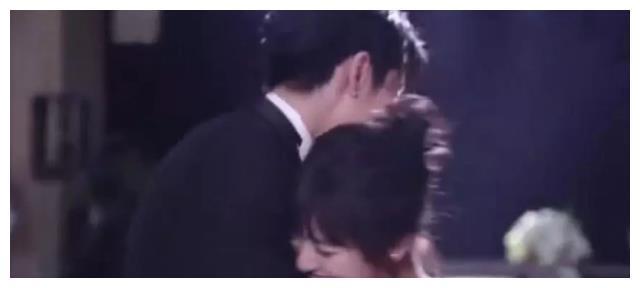 王鹤棣沈月吻戏花式NG,粉丝直呼太羡慕,月月做出回应