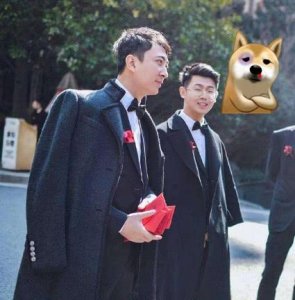 ​王思聪参加婚礼遭“虐待”，妹子竟撕校长“腿毛”，胆子真的很大