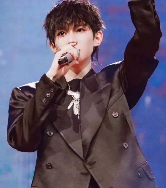 王源作为重庆人，真的是很优秀了，刚哥还有一个特点，超明显！