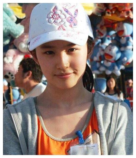 刘亦菲的真实素颜照,有没有燃起你当明星的信心?