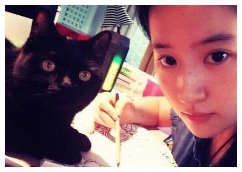 刘亦菲的真实素颜照,有没有燃起你当明星的信心?