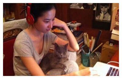 刘亦菲的真实素颜照,有没有燃起你当明星的信心?