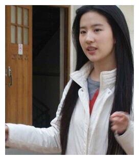 刘亦菲的真实素颜照,有没有燃起你当明星的信心?